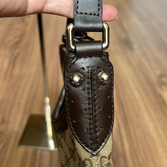 A226 - π― % authentic Gucci shoulder bag - Picture 15 of 16